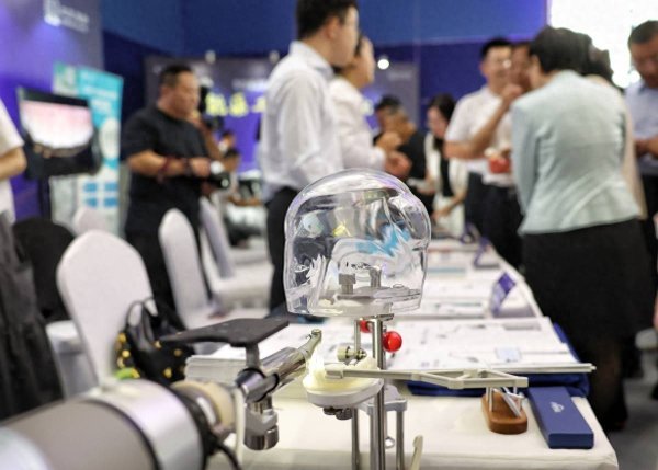 鼎合网 AI看透骨关节！智能医工展藏着这些黑科技