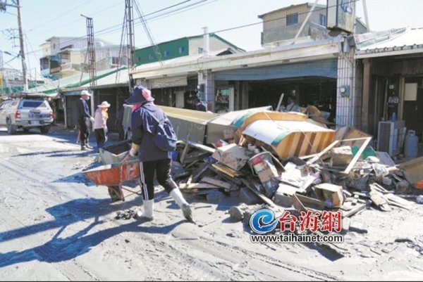 博泰配资 听民众诉苦“地板都拆掉了”竟回“这样反而好看啊” 赖清德再赴花莲勘灾又失言遭批
